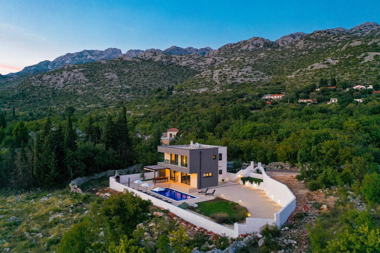 Royal Promons - Heated Pool Villa Стариград-Пакленица Екстериор снимка