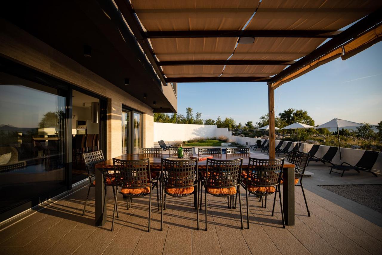 Royal Promons - Heated Pool Villa Стариград-Пакленица Екстериор снимка
