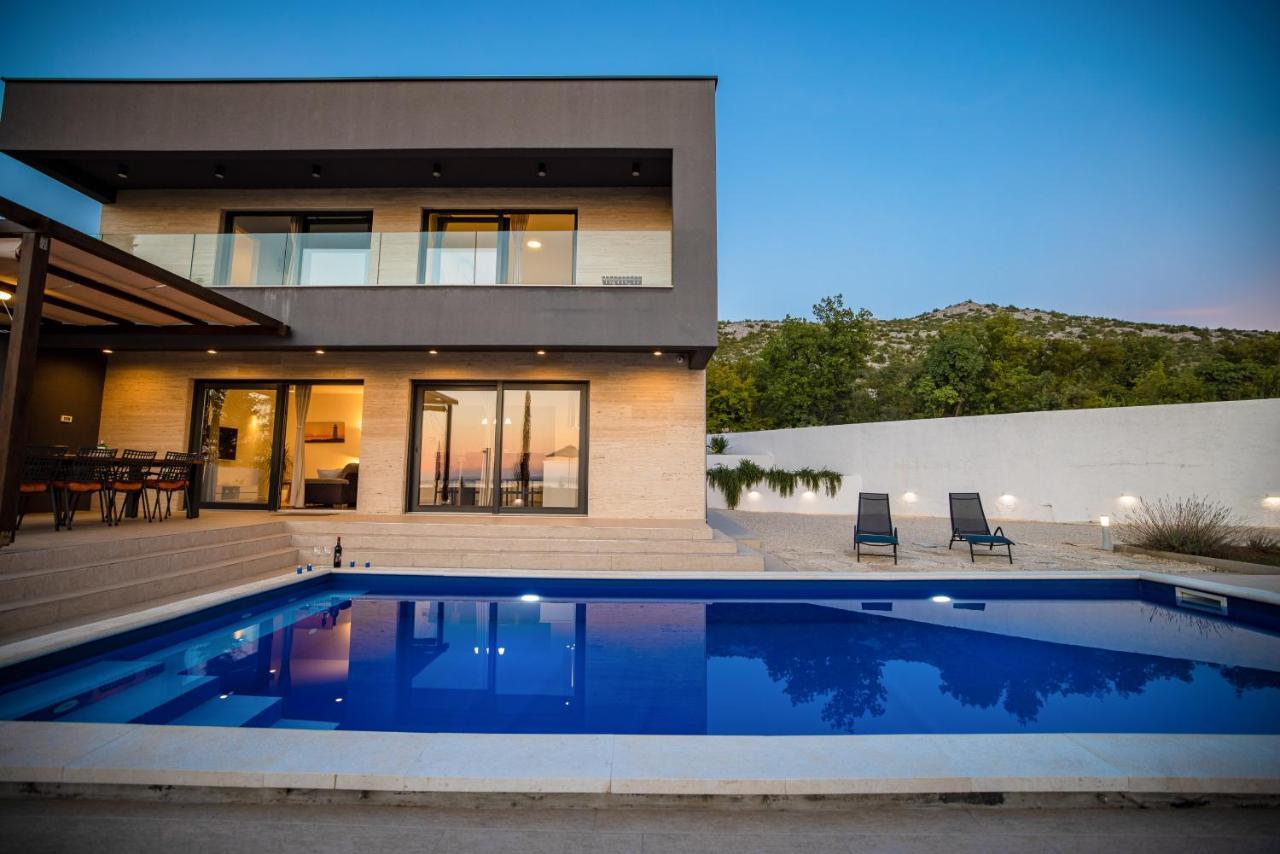Royal Promons - Heated Pool Villa Стариград-Пакленица Екстериор снимка