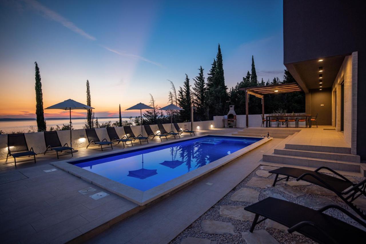Royal Promons - Heated Pool Villa Стариград-Пакленица Екстериор снимка