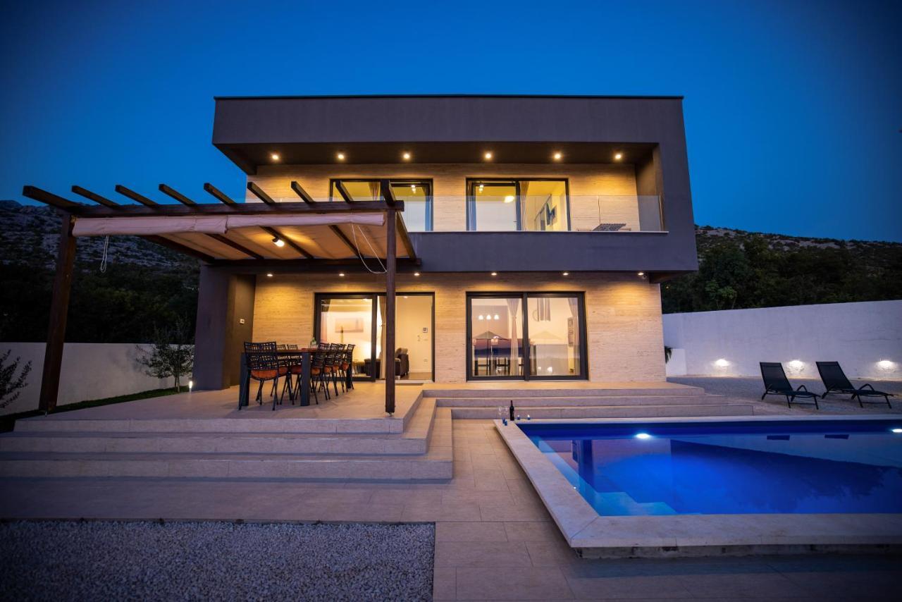 Royal Promons - Heated Pool Villa Стариград-Пакленица Екстериор снимка