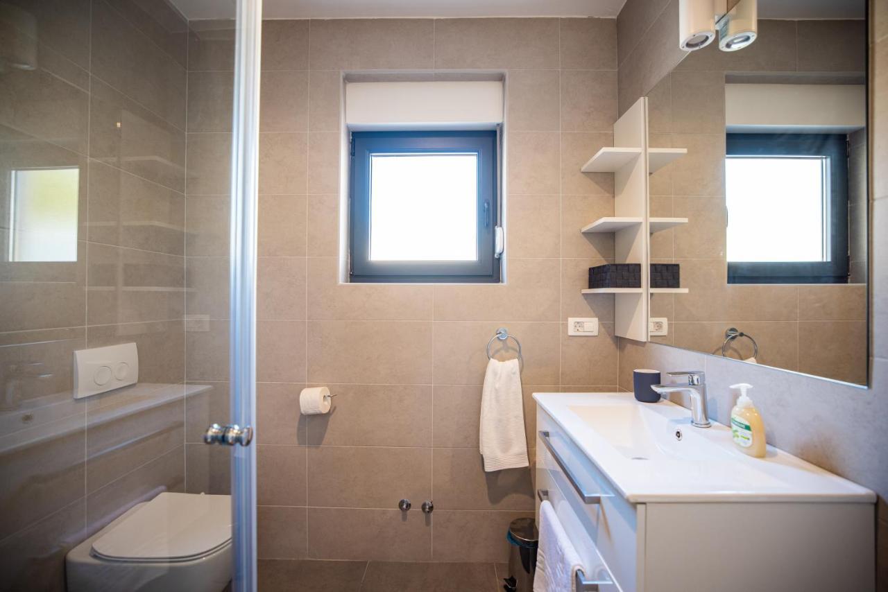 Royal Promons - Heated Pool Villa Стариград-Пакленица Екстериор снимка