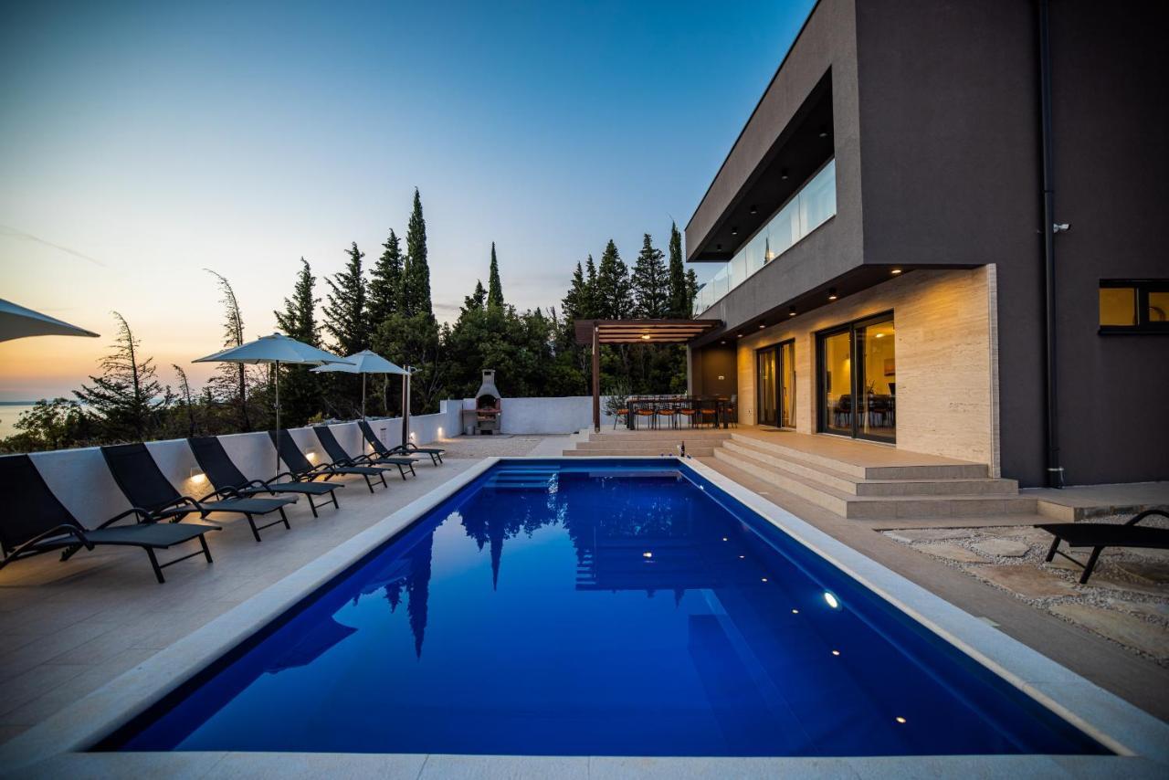 Royal Promons - Heated Pool Villa Стариград-Пакленица Екстериор снимка