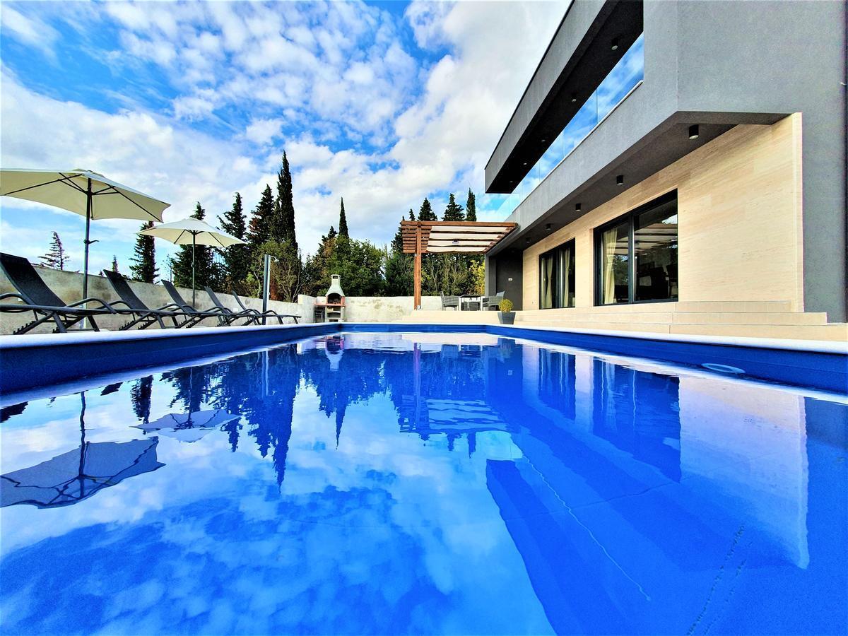 Royal Promons - Heated Pool Villa Стариград-Пакленица Екстериор снимка